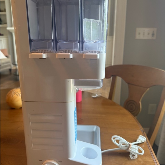 Cuisinart Soft Serve Ice Cream Maker - White and Silver - Picture 3 of 7